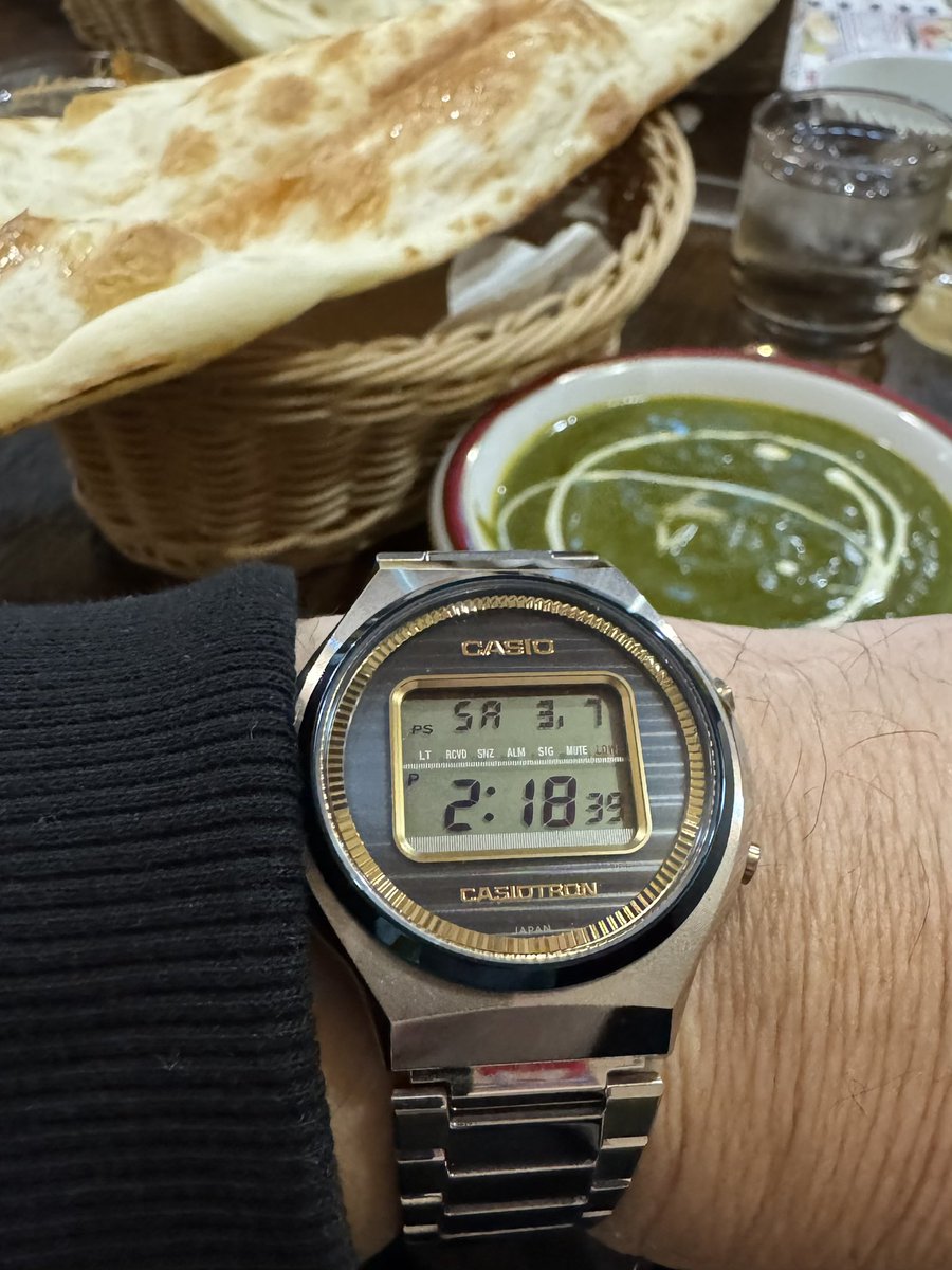 tokei_lover's tweet photo. 土曜日のランチはカシオトロンで
カレーランチ🇮🇳🇳🇵
#カシオ #カシオトロン
#casiotron #casio #casiowatch
#TRN50SS2AJR https://t.co/OAdNBMU9fs