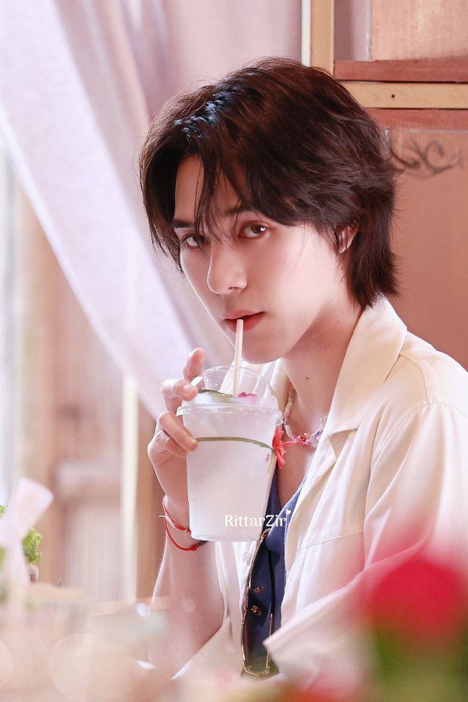 ขอพูดแบบจริงจัง ((วงเขียวสะท้อนแสง)) ถ้าหน้าแบบนี้ยังไม่ได้รับบทเคะคู่กับเมะหนุ่มตี๋ ไทป์ม๋าเด็ก บ้านเกิดอยู่แถวระนอง จะเป็นอะไรที่น่าเสียดายที่สุดในโลก