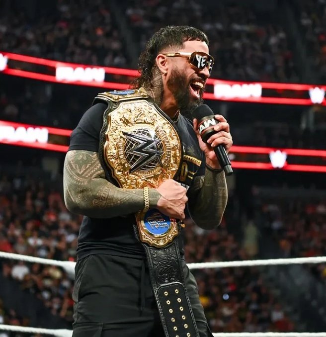 IconicChriss's tweet photo. Tell me when I'm telling lies....

#SmackDown https://t.co/fOqFfZugX9