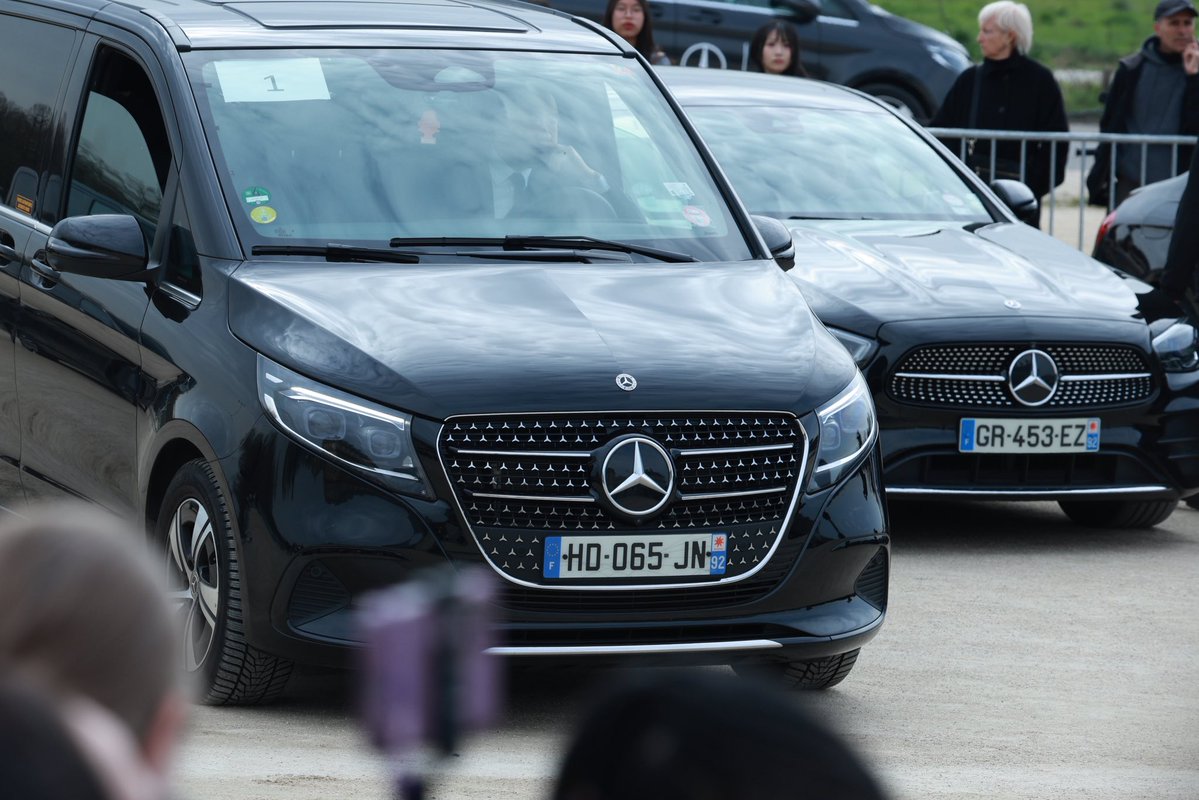 แวะมาบอกหนทางรวย จากงาน Loewe แต่ละงานน่าจะทะเบียนไม่ซ้ำ เพราะป๋อจะเปลี่ยนรถตลอด บางงานมาทะเบียนนึง กลับอีกทะเบียนก็มี 🤣