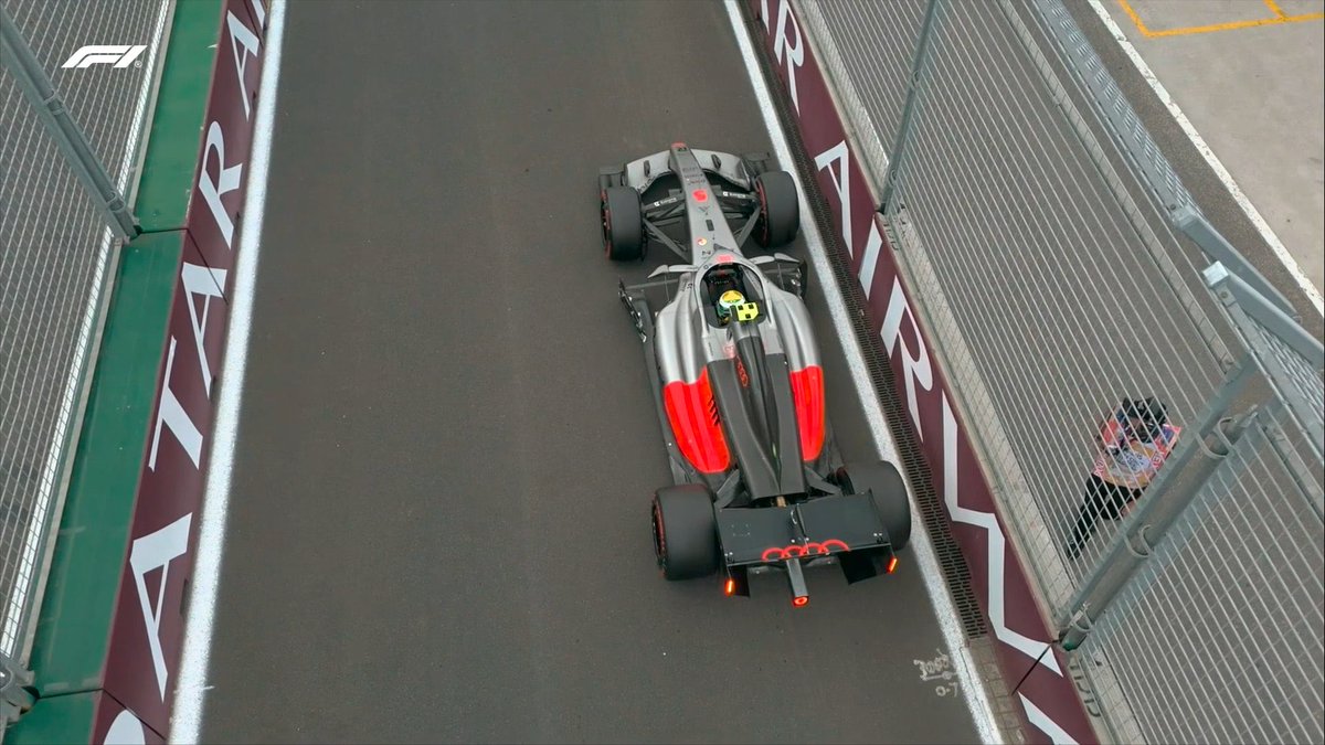 padduckf1's tweet photo. Gabriel Bortoleto conseguiu a última vaga no Q3, mas o carro apagou na entrada do pitlane e por receber ajuda externa, não pode retornar á pista para o Q3 e largará da 10ª posição no GP da Austrália https://t.co/78kKXLZB4y