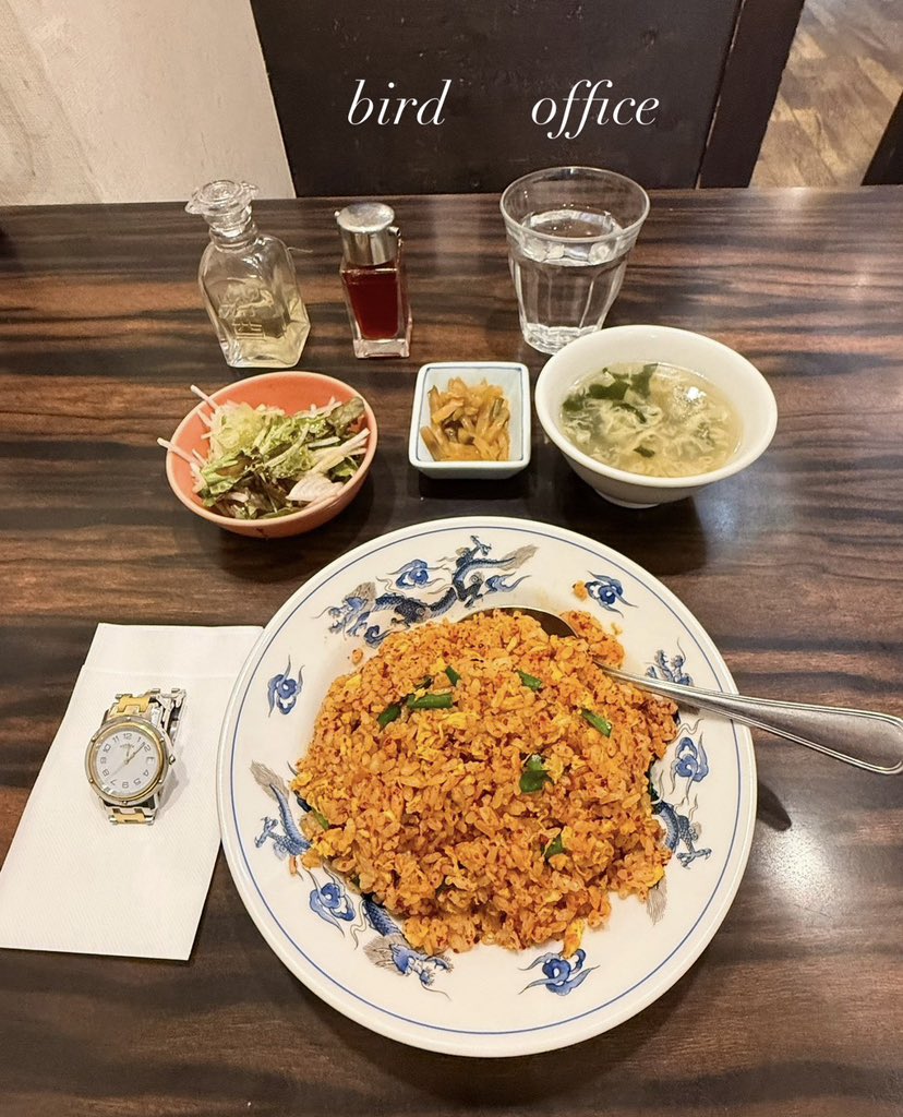 餃子館で　辛子チャーハンを　いただきました　辛くて　とても　美味しかったです　　　😊💕🍀

very      dericious       spicy    friend    rice        thank     you           🌈🎉🇺🇦🇵🇸