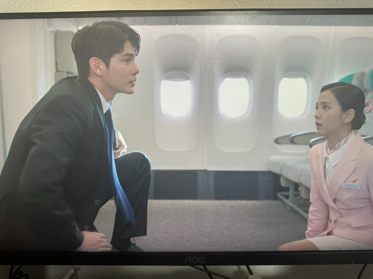 jisoocaptive's tweet photo. did not really expect to see osw here hahaha https://t.co/5M4A0ud7SI
