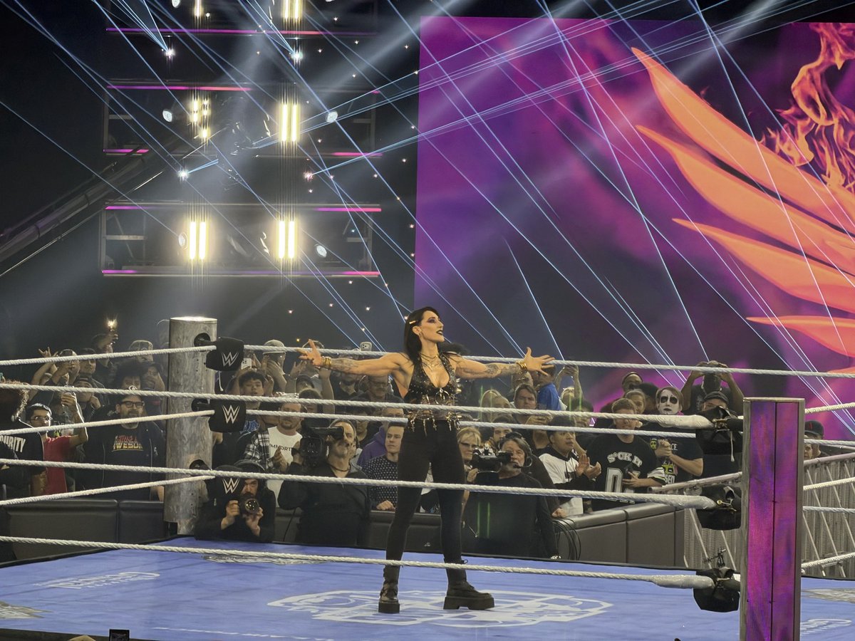 WhoIsLM's tweet photo. WWE SMACKDOWN. Moda Center PDX. 030626. https://t.co/YPCEEBLgTn