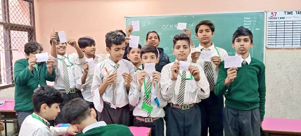 Dir_Education's tweet photo. As part of the #ScienceofLiving activity, students wrote appreciation notes for their classmates, acknowledging each other’s positive qualities.
The activity was celebrated as “Khushiyon Ki Mehfil,” fostering positivity, mutual respect, and a joyful classroom environment. https://t.co/VRHjcKiSrC