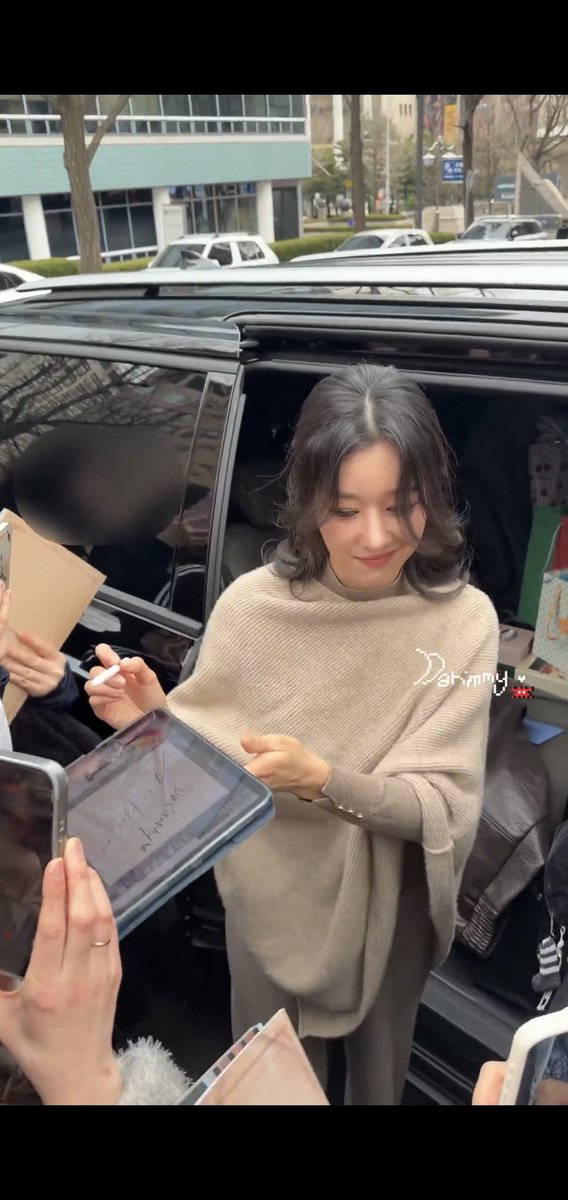 CK38321's tweet photo. @darimmy THAT SMIRK IS LOVE AND YOU KNOW IT LOLOL 🤣 https://t.co/UIrnUCtb3F