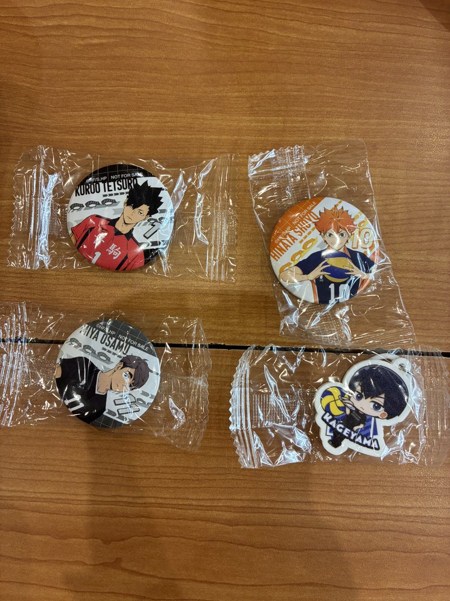 kp_k77's tweet photo. 【交換】ハイキュー!! くら寿司 ビッくらポン

譲:缶バッジ　黒尾　宮 治
　めじるしチャーム　影山
    
求:めじるしチャーム　日向
    
都内手渡し、郵送可能

お気軽にお声がけください。 https://t.co/epfhFLNFn5