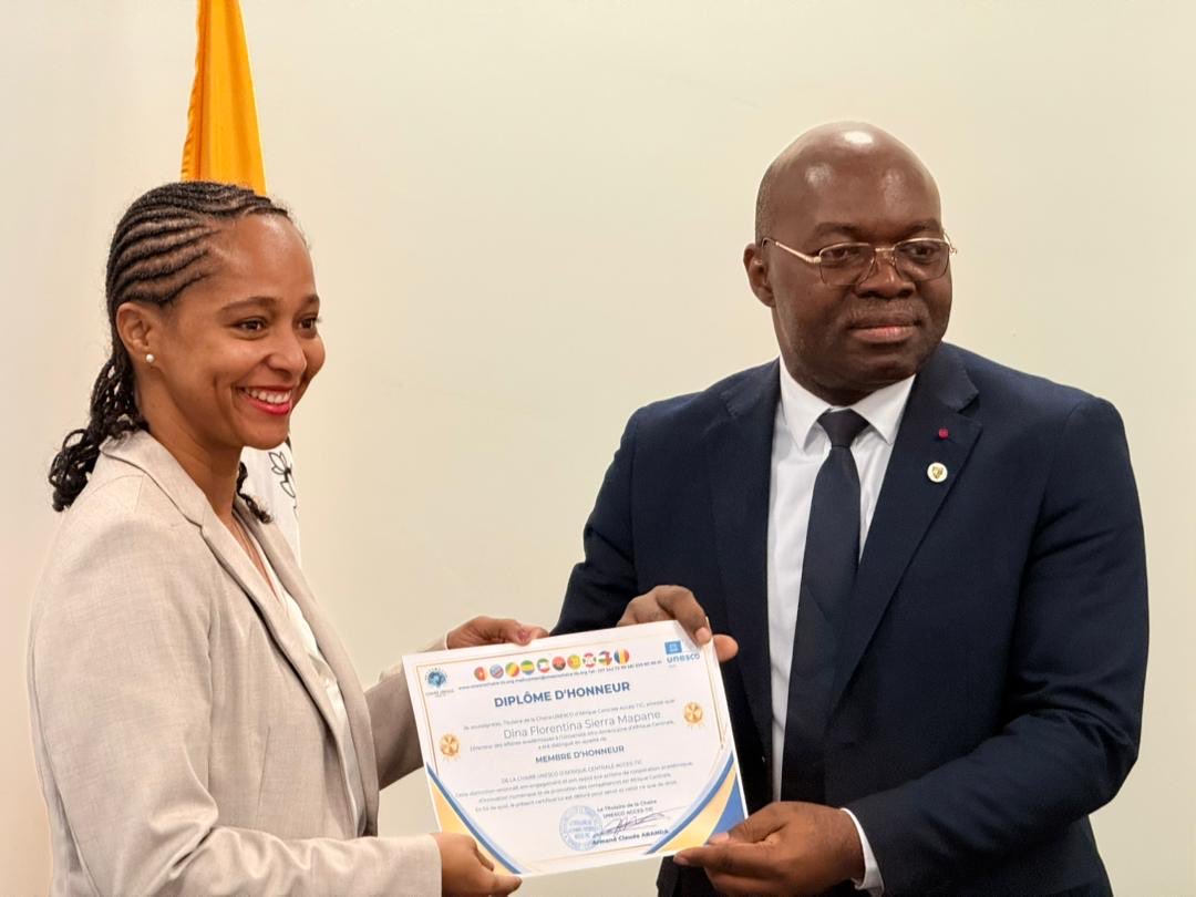 CRTV_web's tweet image. Chaire UNESCO d'Afrique Centrale ACCES TIC, le #Cameroun partage son expertise avec la Guinée Équatoriale. Une délégation Camerounaise, conduite par le Titulaire de la Chaire, Représentant Résident de l'#IAI-Cameroun, Armand Claude Abanda, se trouve à Oyala, la capitale.