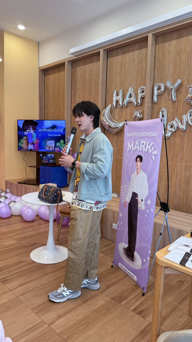 Markofficialfan's tweet photo. 💜
#MarkBirthdayDate
#MarkIIIV https://t.co/QDtzaKrS9e