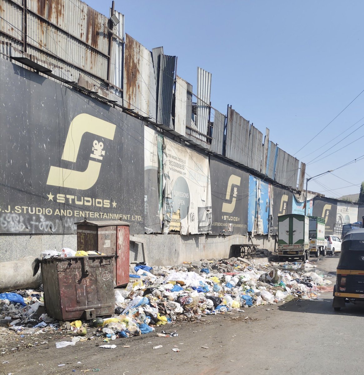 discoveryofmaha's tweet photo. Front of S.J. Studios, Kherani Road Sakinaka – today's special: mountain of stinking garbage! Thanks @mybmcWardL
 for the "clean" Mumbai experience  Clear this NOW! #SakinakaGarbage #BMCFail @mybmcSWM @mybmc @ANILGALGALIRTI @Mi_DilipLande @VarshaEGaikwad @ChandivaliCCWA https://t.co/xDJ592H5Hz