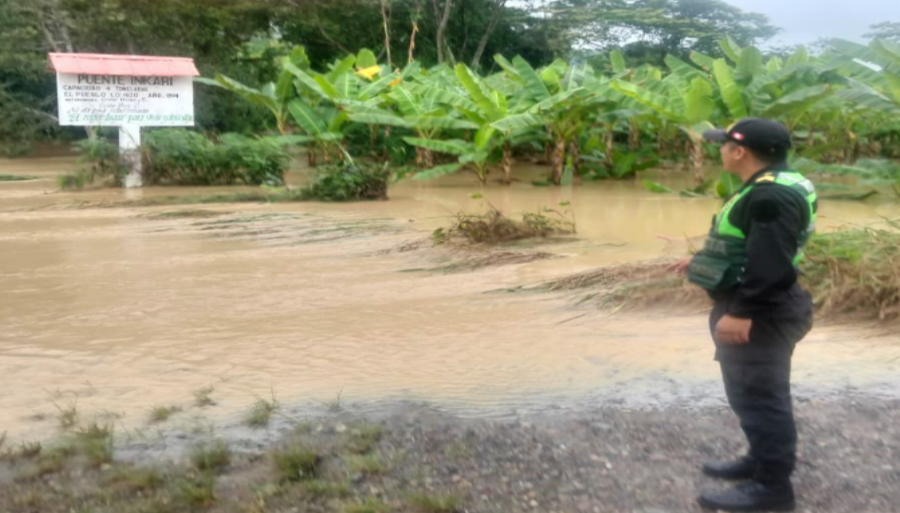 COENPeru's tweet photo. 📢 Huánuco: el 6/3, a causa de las #LluviasIntensas, se produjo una #Inundación por el desborde del río Inkari, en el centro poblado del mismo nombre, distrito de #Luyando, provincia Leoncio Prado, que afectó viviendas e institución educativa. Autoridad edil ejecuta la #EDAN y realiza los trabajos de limpieza y remoción de escombros. (1/2)