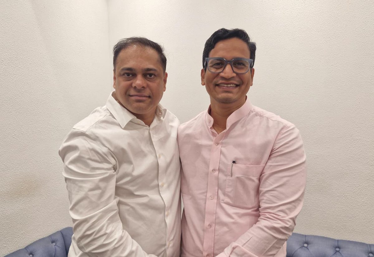 भाजपा मुंबई उपाध्यक्षपदाची जबाबदारी स्विकारल्यानंतर श्री. किरण शेलार यांनी सदिच्छा भेट दिली.

यावेळी त्यांना नवीन जबाबदारीसाठी मनःपूर्वक शुभेच्छा दिल्या.

#BJPMumbai #BJPParivar #Mumbai #BJP #AmeetSatamWithMumbai

<a href="/BJP4Maharashtra/">भाजपा महाराष्ट्र</a> <a href="/BJP4Mumbai/">BJP Mumbai</a> <a href="/shelarkiran22/">Kiran Shelar</a>