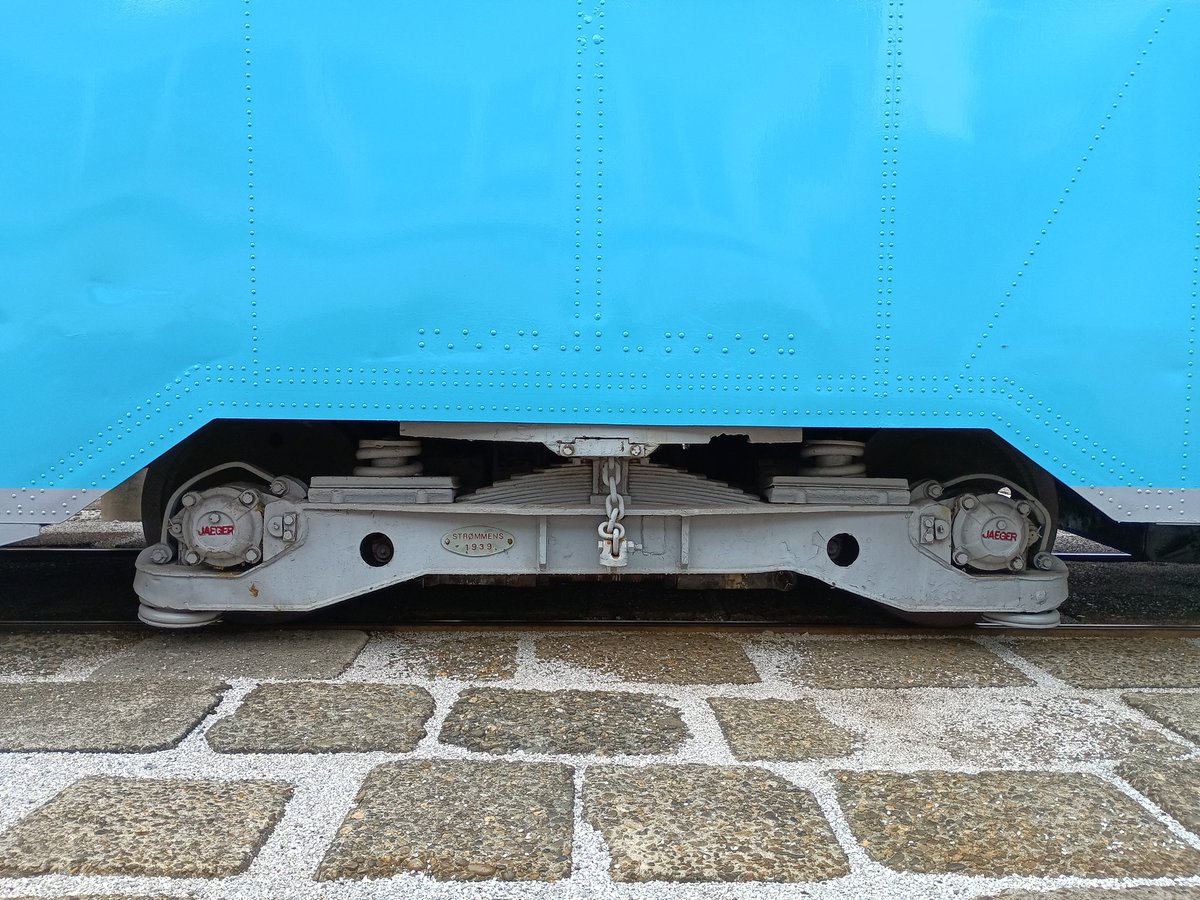 西花マキ tweet media