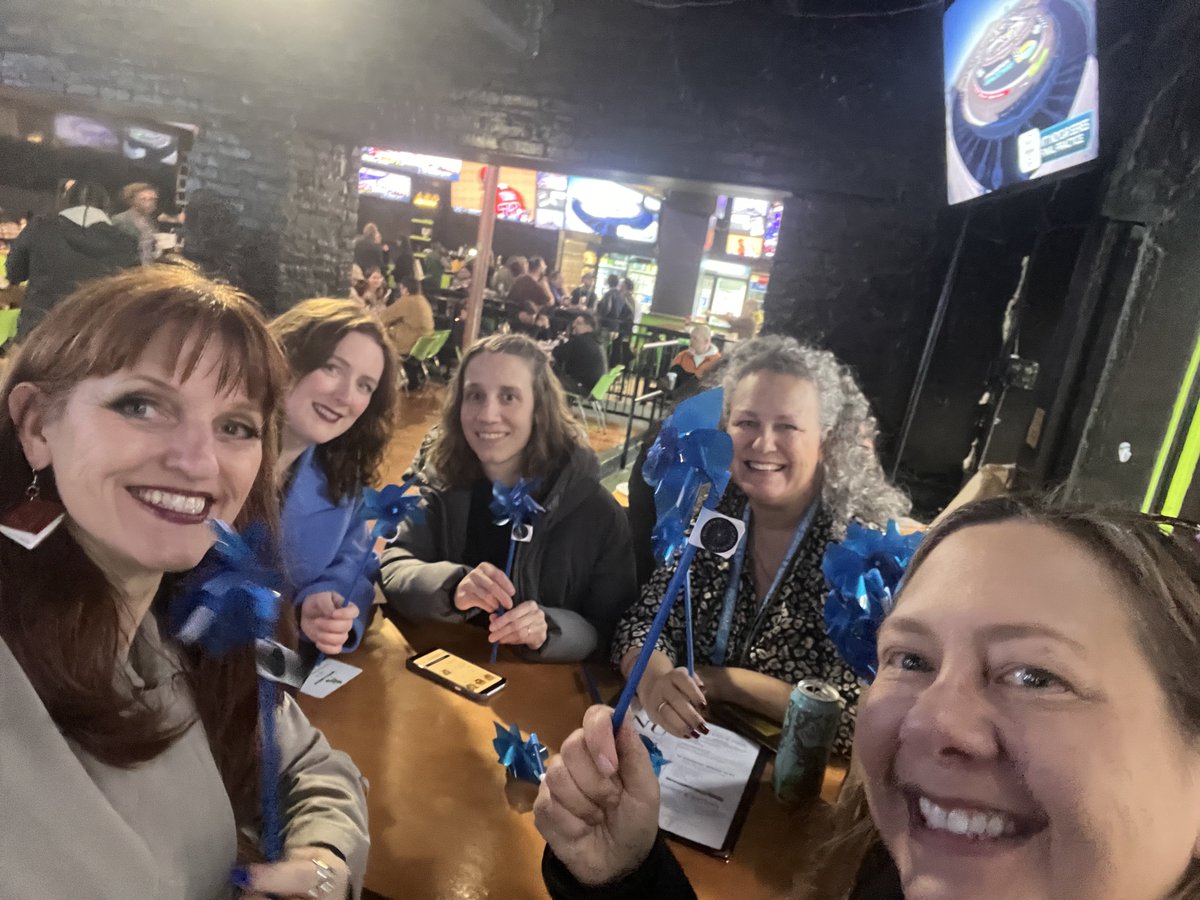 M M De Voe tweet media