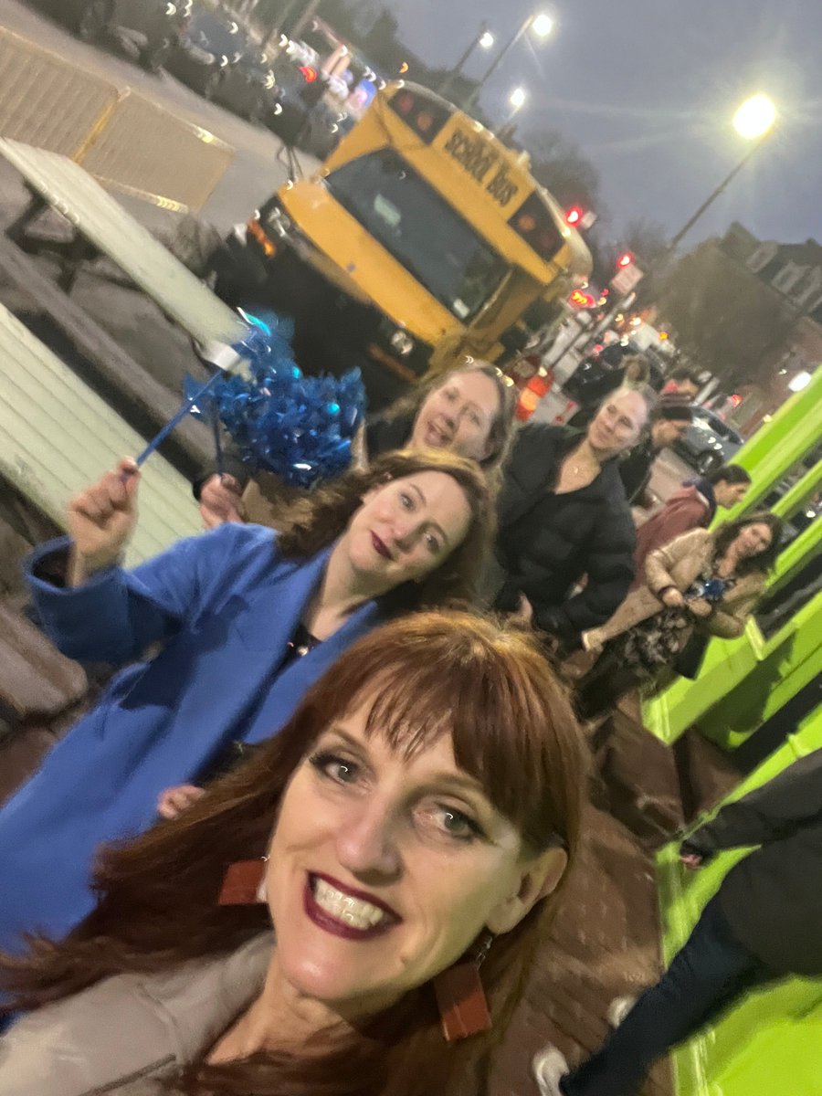 M M De Voe tweet media