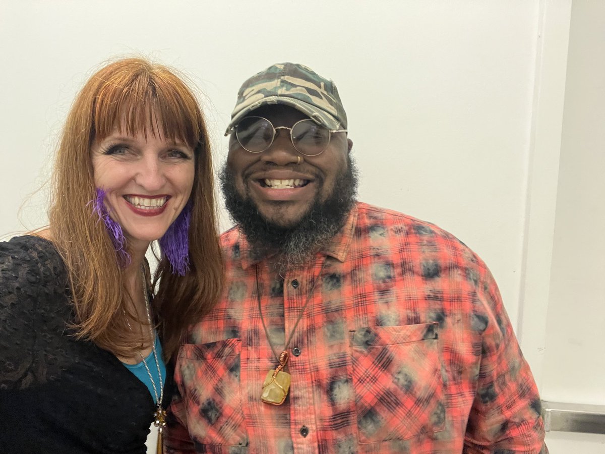 M M De Voe tweet media