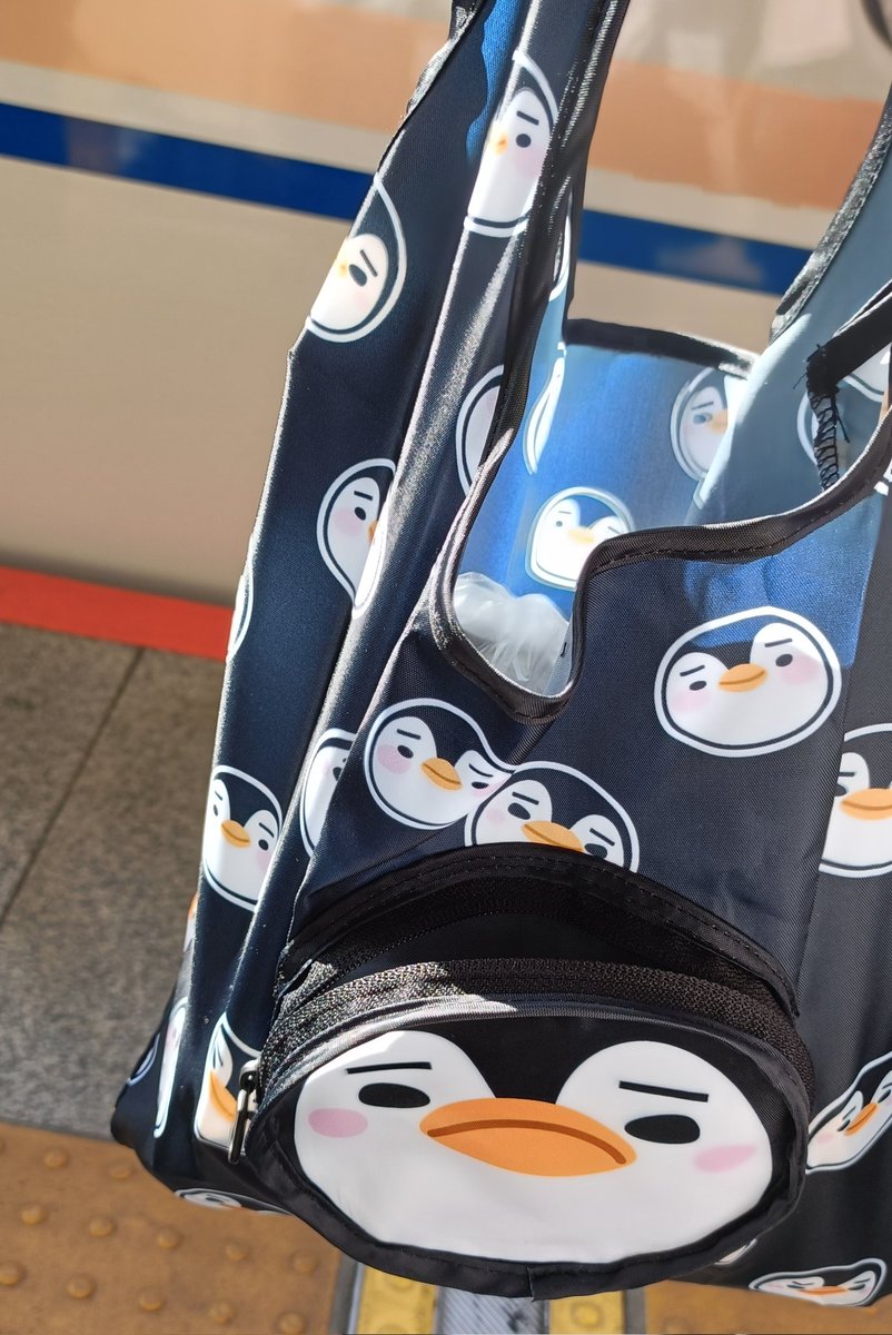 PENPEN MINI POCKET SHOPPING BAG💛
使ってみたけど、大きさも良いし、外ポケットもできと、何よりペンペンが可愛い🐧絶対買いです☺️
#イジュノ #이준호 #LEEJUNHO
#FINDING_THE_PENPEN_IN_TOKYO
#O3Collective #O3CLTV
#사운드웨이브