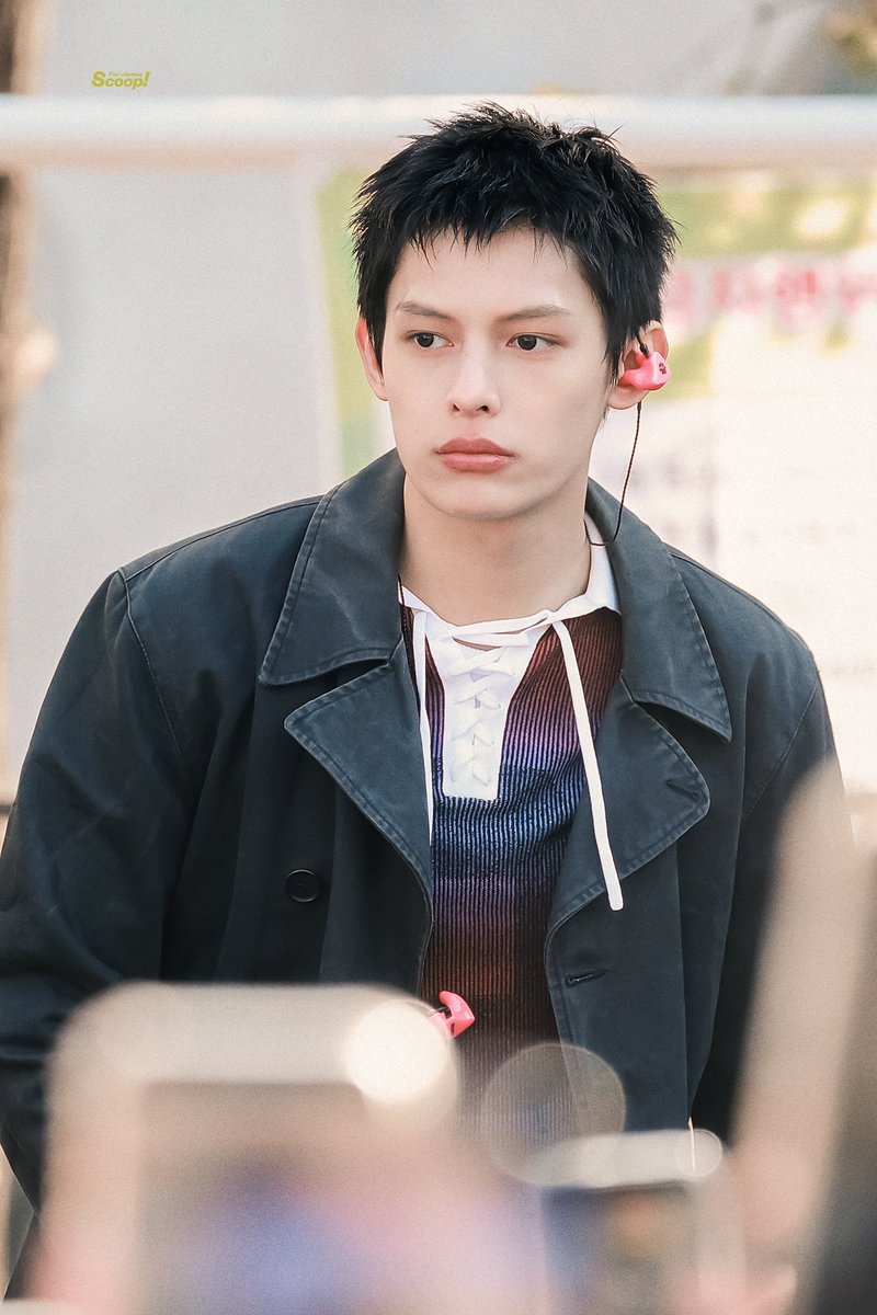 jamesnmoons's tweet photo. busking in LA in 2022 as a trainee dreaming of his debut to 2026 busking in korea as a member of cortis NO ONE TALK TO ME https://t.co/FKalNdbaGK