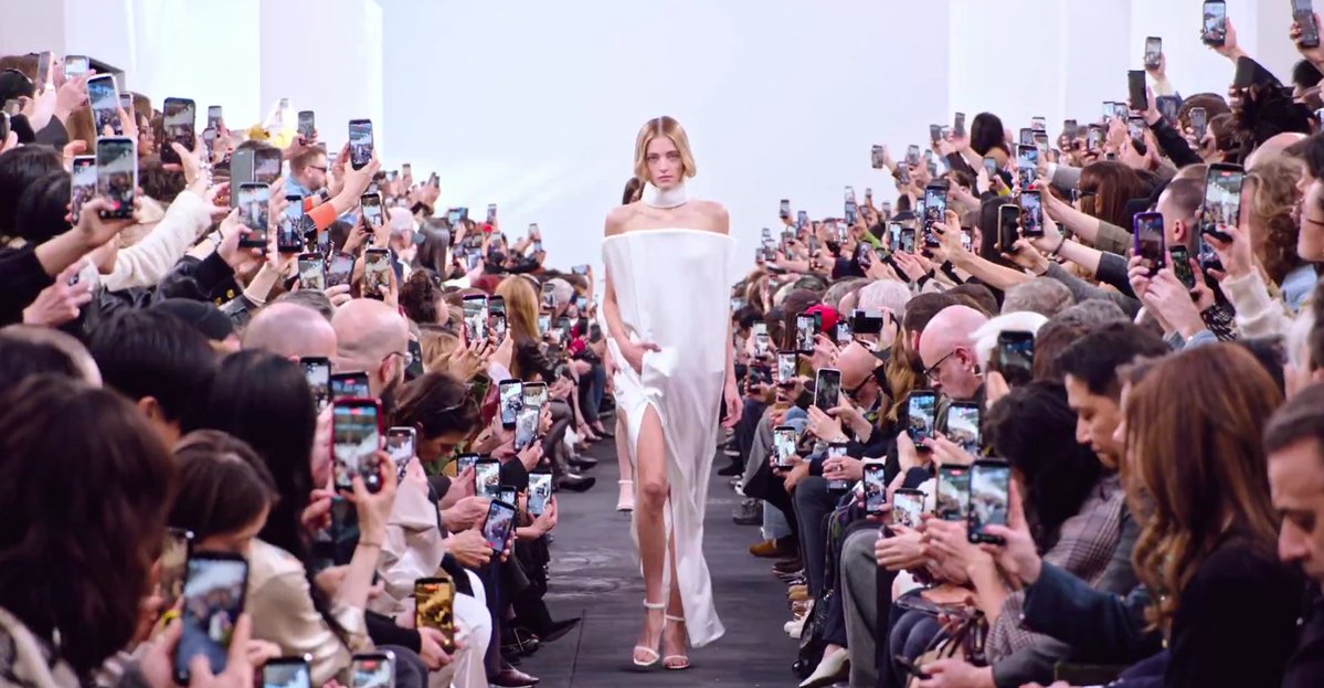 Mise en abîme 
(du défilé Courrèges, lui-même filmé)