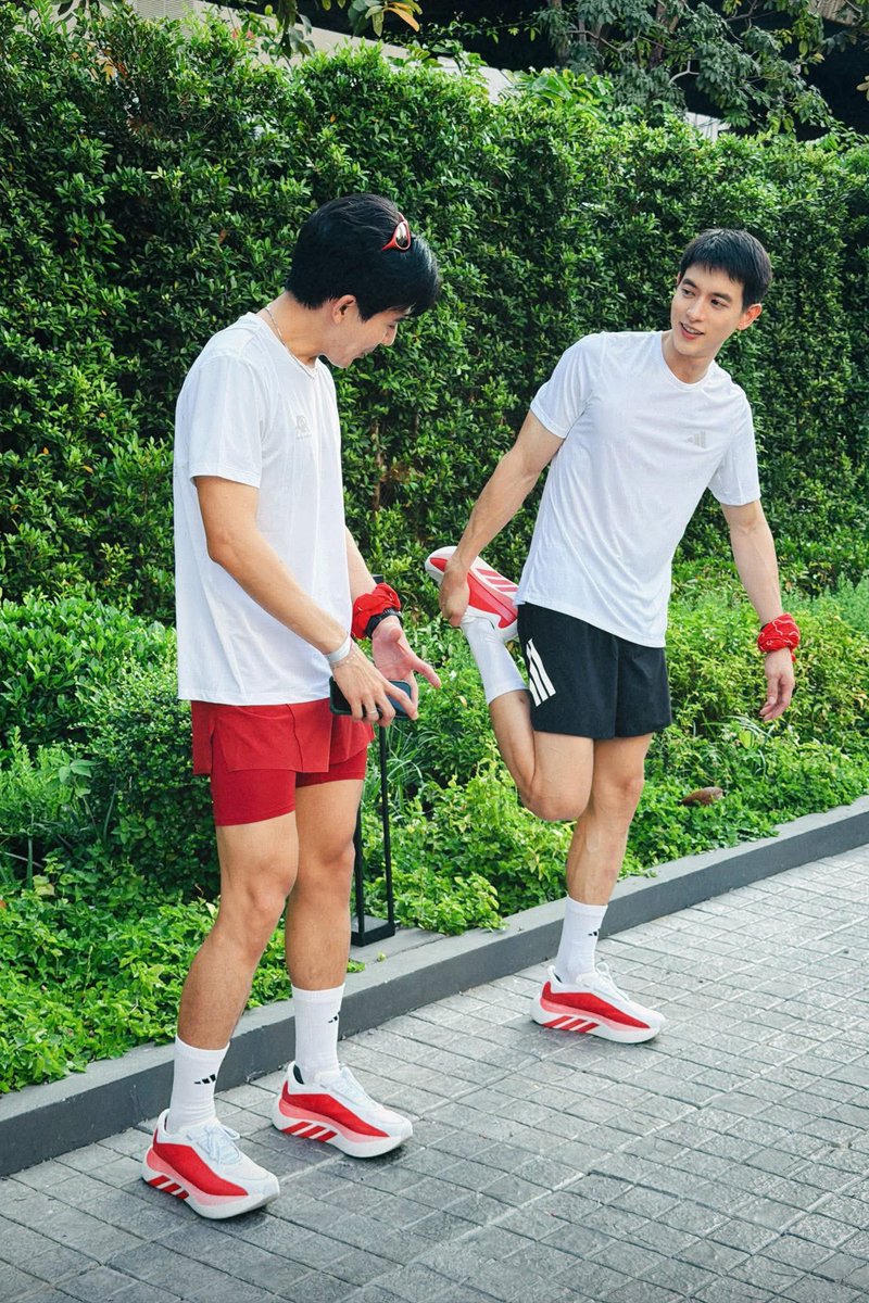 ภาพจากงานเปิดตัวรองเท้าวิ่ง Hyperboots Edge รองเท้ารุ่นใหม่จาก adidas

<a href="/Toey_Pongsk/">Toey Pongsakorn</a> 

Cr. facebook.com/share/p/1CPLjs…

#เต้ยพงศกร #toey_pongsakorn