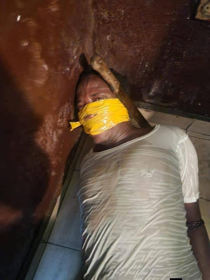 ebalemozindo's tweet photo. #RDC: #KINSHASA. 
ALERTE : ENLÈVEMENT DU JOURNALISTE L’OR MUPUNGU À KINSHASA.
​La corporation médiatique et la famille de L’OR MUPUNGU informent l'opinion publique que le journaliste a été kidnappé et se trouve actuellement aux mains de ses ravisseurs. Ces derniers exigent la somme de 5 000 $ pour sa libération. Les dernières informations indiquent que son dernier appel a été localisé dans la zone de Mbudi. Face à cette situation alarmante, ses proches expriment une profonde inquiétude et supplient toute personne détenant des informations susceptibles d'aider à sa localisation de se manifester immédiatement au: 
+243 891 799 438. 

Merci de partager largement ce message pour sa sécurité.
