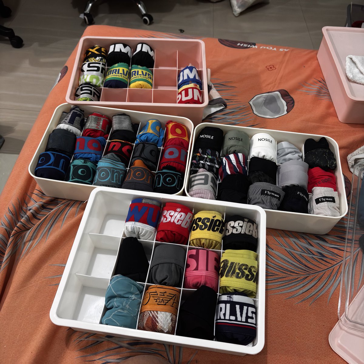 Losbagados's tweet photo. I think I have a problem… no? https://t.co/etHLoEhahj