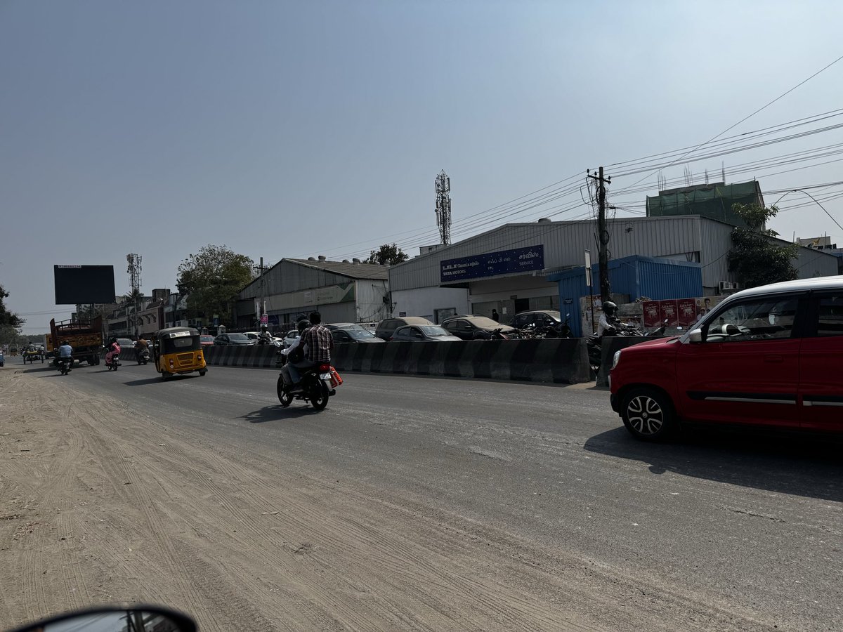 sathyamett's tweet photo. @ChennaiTraffic @COPTBM @TataMotors @CMOTamilnadu Vehicles from Tata FPL service center on Medavakkam–Mambakkam Road are regularly parked on the roadside, causing traffic obstruction and safety risks. Last week a two-wheeler rider fell due to this. Kindly take immediate action https://t.co/NMZUz5EtBp