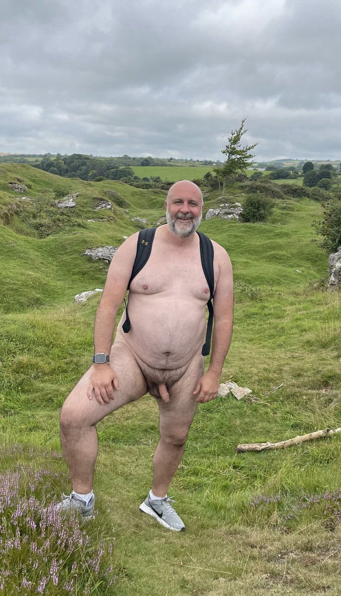 totallybear tweet media