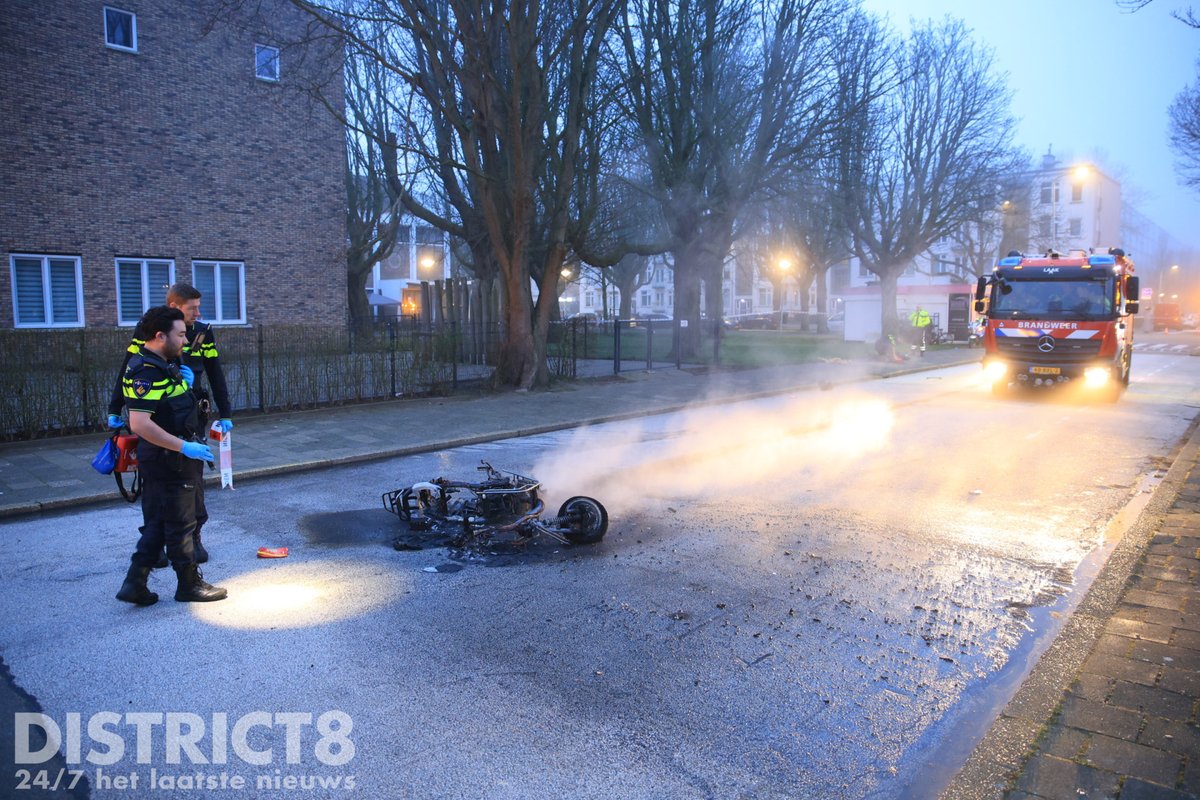 Motorscooter crasht op Erasmusweg in Den Haag na achtervolging