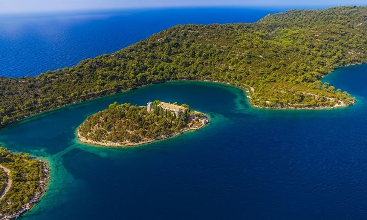 DubrovnikTimes's tweet photo. A new fast passenger boat line will connect #Dubrovnik with #Mljet starting this May, offering visitors an easy day-trip option to one of the Mediterranean’s most pristine protected marine areas
https://t.co/J9HDouH0gd https://t.co/nNJ4ATzE66