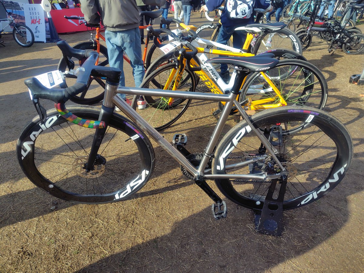 benizakura99's tweet photo. フル内装のチタンバイクおもしろいな〜
@avedio_japan
#AVEDIO https://t.co/gWREkYqM1Q