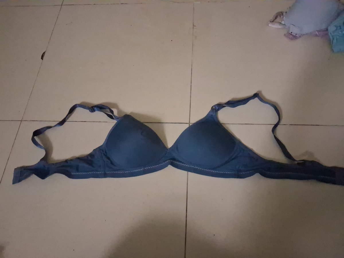 TaniaCDER's tweet photo. Ngga ada merek 
Size 34 A
10k 
Minus : ada sobek sedikit di cub bagian kanan
Minat DM https://t.co/caU7I5sjUS
