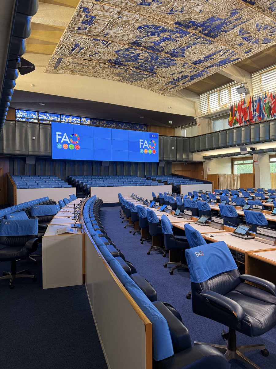 AdrianLopezVela's tweet photo. Yesterday I had the opportunity to deliver a conference at @FAO HQ in Rome on "Innovation in the utilization of cactus - food, animal feed, energy and bio-based polymers". Special thanks to #CactusNet and Makiko T. 

#cactusleather #pieldenopal #FAO #Roma #Mexico #ICARDA https://t.co/IqT9kded6z