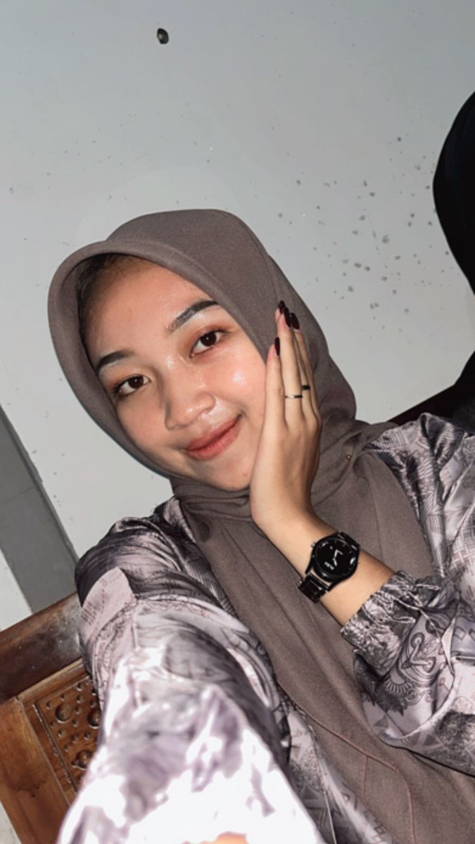 HanHan1566337's tweet photo. Outfit gini tetep bikin sange ga komen dong https://t.co/QIPwRswEGO