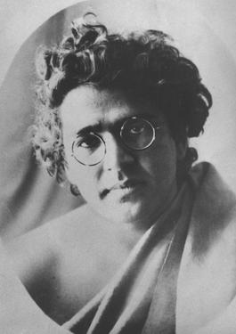 मैं सभी ओर से खुला हूँ
वन-सा, वन-सा अपने में बन्द हूँ
शब्द में मेरी समाई नहीं होगी
मैं सन्नाटे का छन्द हूँ।
-अज्ञेय 
//जन्मदिन//