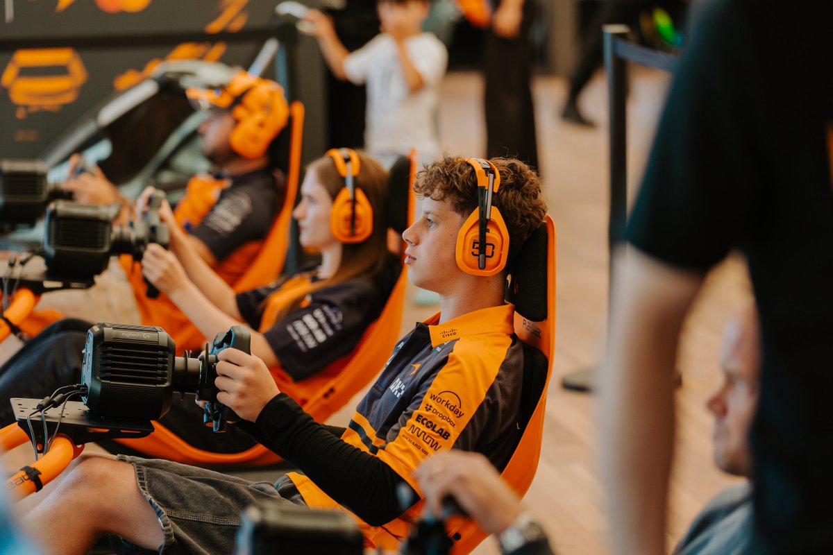 McLaren F1 Sim Racing Team tweet media