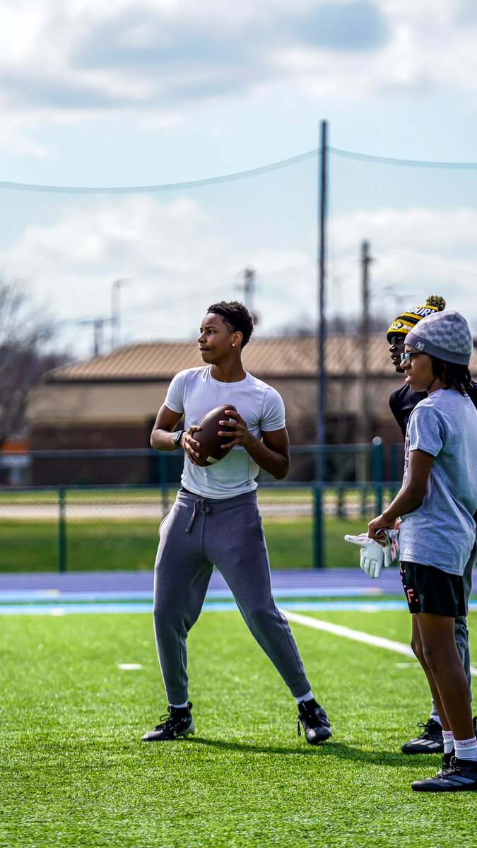ShontezEllis13's tweet photo. silent grind. #qb https://t.co/mwhgKE4yUR