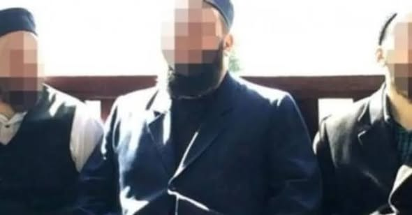 Dede38__'s tweet photo. Unutma !
**Uşşaki Tarikatı şeyhi Eyyüp Fatih Şağban, 12 yaşında çocuğa istismarda bulundu.
**Faruki Tarikat�� Süleyman Işık hakkında, Çocuğa cinsel istismardan 62 yıl 3 ay hapis cezası verildi. Yargıtay “eylemlerin mağdurların rızası ile gerçekleştiği” gerekçesiyle beraat kararı verildi.
**Ümraniye Fıkıh-Derneğine ait Kuran Kursunda 6 çocuğa cinsel İstismar davası. 3 sanık hakkında 74 yıl 25 yıl 37 yıl hapis cezası verildi.
**Karaman’da Ensar Vakfı ve KAİMDER’e ait evlerde  sekiz ila 10 yaşlarındaki 45 erkek öğrenciye cinsel istismar
**İsmailağa Cemaati’ne bağlı Hiranur Vakfı’nın kurucusu Yusuf Ziya Gümüşel’in kızı H.K.G.'nin 6 yaşında imam nikâhı ile evlendirilmesi
**Gerze’de İslamcı Gençlik İlim ve Hikmet Derneği'nde (GİHDER) Kuran kursuna gelen 4 erkek çocuğuna tecavüz ve cinsel taciz
31 Aralık 2016 tarihinde Mehmet Akkaya‘nın hazırladığı liste, aydınlık gazetesinde yayınlanmıştı
■ Afyonkarahisar... Köyü imamı... Arabasına aldığı kıza tecavüz... Tecavüzde kanama durmayınca kızı diş hastanesi yanına bırakıp köye döndüğünü, cemaate namaz kıldırdığını sorguda anlattı.
■ Adana... Gönüllü cami imamı... Camiyi temizleyen 8, 10 ve 12 yaşındaki kızları taciz... Tutuklandı.
■ Afyonkarahisar... Cami imamı... 7 ve 9 yaşındaki kuran kursu öğrencilerini taciz...
■ Afyonkarahisar... İmam... Bir kıza tecavüz...
■ Akçaabat İmam Hatip öğretmeni... Kız öğrenciye defalarca tecavüz... “Muta nikâhı yapayım” dedi. Sonra yurtdışına kaçtı.
■ Ankara... Din dersi öğretmeni... Üç kız öğrenciye taciz... Tutuklandı
■ Ankara... İmam Hatip öğretmeni... Kız öğrenciye taciz... Tutuklandı.
■ Ankara... Kuran kursu çalışanı... 7 yaşındaki kızı sandalyeye bağlayarak taciz... Dava açıldı.
■ Antalya... Hurmalı Erkek Yurdu kuran kursu... İlk günden arkadaşlarınca cinsel taciz...
■ Artvin Yusufeli... Merkez Talebe Yurdu Kuran Kursu... Erkek öğrenciye tecavüz... Tutuklandı
■ Artvin... İmam Hatip öğretmeni... Erkek çocuklara taciz... Tutuklandı.
■ Bartın... Köy imamı... Kuran kursunda çocuklara taciz... Tutuklandı.
■ Bartın... Kuran kursu imamı... Üç erkek çocuğa taciz... Tutuklandı.
■ Bitlis... İmam Hatip öğretmeni... Öğrenciye taciz... Suçüstü yakalandı.
■ Bursa... Fahri imam Vahit K... Zorla grup seks... Tutuklandı.
■ Bursa... U.D adlı şeyh... Cennet vaadiyle çiftlerle, erkek ve kadınla ilişki...
■ Ceyhan... İmam, Hacı, 4 kızı var, din dersi öğretmeni... “Sınıfta bırakırım” tehdidi ile 12 yaşındaki kıza tecavüz... Devriye gezen polislerce suçüstü...
■ Çorum... Din dersi öğretmeni, Ensar Vakfı Çorum Şube Başkanı, evli, iki çocuk babası, 52 yaşında... 16 yaşındaki kızı tecavüzle hamile bırakmak... Başka bir kıza taciz... Muhtemelen tutuklandı
■ Çorum... İmam Hatip Mezunları ve Mensupları Derneği Başkanı, imam... 2 kıza tecavüz... Tutuklandı.
■ Diyarbakır... İmam... Kuran kursunun 2 kız öğrencisine taciz... 23 yıl 5 ay ceza.
■ Düzce... İmam... Kız çocuğa taciz... Dava açıldı.
■ Eğridir... İmam Hatip öğretmeni... Öğrenciye tecavüz ve kameraya çekmek... Eşi tecavüzü ortaya çıkarınca, öldürülme korkusundan 1 yaşındaki çocuğu ile yurt dışına, ailesine sığındı.
■ İstanbul Küçüksu... Kuran kursu hocası... 4 yaşındaki öğrenciye tecavüz...
■ İzmir... İmam... Kuran kursunun 3 küçük kız öğrencisine taciz... Dava açıldı.
■ Kahramanmaraş... Süleymancı Hamidiye Yurdu... 10 yaşındaki 4 erkek çocuğa tecavüz...
■ Karaman... Ensar Vakfı yurdu. 45 erkek çocuğa tecavüz...
■ Kayseri... Nakşibendi Yahyalı Safa Vakfı’nın Merve Koleji öğretmeni... Kız öğrenciye taciz... Tutuklandı.
■ Kocaeli... Ölü yıkama görevlisi... Erkek çocuğa tecavüz... Tutuklandı.
■ Konya-Ereğli... İmam Hatip müdürü... Kız öğrenciyle ilişki... Dava açıldı.
■ Konya... İhsan Dede İmam Hatip... Sekiz kız öğrenciye taciz
■ Kütahya... Cami Kuran kursu... 9 yaşındaki kıza taciz... Tutuklandı.
■ Manisa... İmam... İmam Hatip’in dört erkek öğrencisi ile ilişki... Başka öğrencileri taciz... Tutuklandı.
■ Ordu... Din dersi öğretmeni... 4 kıza taciz... Tutuklandı.
■ Sinop... İslamcı Gençlik İlim ve Hikmet Derneği Başkanı... Kuran kursunda 4 erkek çocuğa tecavüz. Tutuklandı.
■ Şırnak... İmam... Kuran kursu kız öğrencilerini taciz...
■ Tekirdağ... İmam Hatip ortaokulu... 8 kız öğrenciye taciz...
■ Trabzon... İmam Hatip öğretmeni... Kız öğrenciye tecavüz... Yargılanıyor.
■ Uşak... İmam Hatip öğretmeni... 15 öğrenciyi elle ve SMS ile taciz...
■ Van... İmam Hatip öğretmeni... 4 erkek çocuğa taciz...
■ Yıldızeli... İmam... Kuran kursunda kız öğrenciye taciz... Tutuklandı.
■ Zonguldak... İmam... Kuran kursu öğrencisi kızı, “muska yapmakla tehdit ederek taciz” etti
Hani lan içki kötülüklerin anasıydı bu Şerefsizler meyhaneden"mi çıktı ....😡😠🤬��