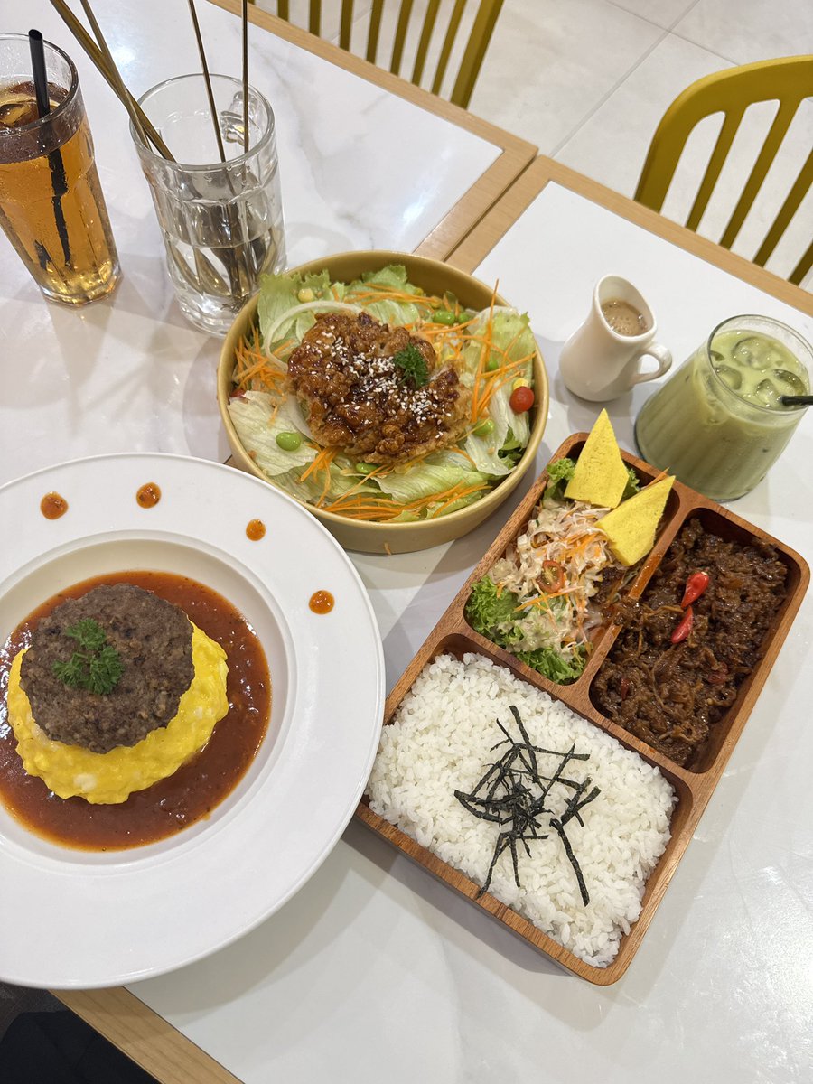 navyaddict26's tweet photo. Nyummy 😋 https://t.co/JKL7XYrv0N