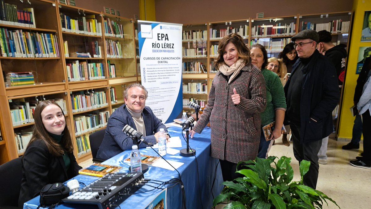 armandorequeixo's tweet photo. Un tsunami de emocións, de sorrisos compartidos e de verbas afectuosas invadiu onte a biblioteca da EPA Río Lérez de Pontevedra na presentación da miña 'Literatura insólita'. Beizón a todas as persoas que o fixeron posible. A escrita insólita xera vida insolitamente fermosa. https://t.co/9yqmkJdqCa