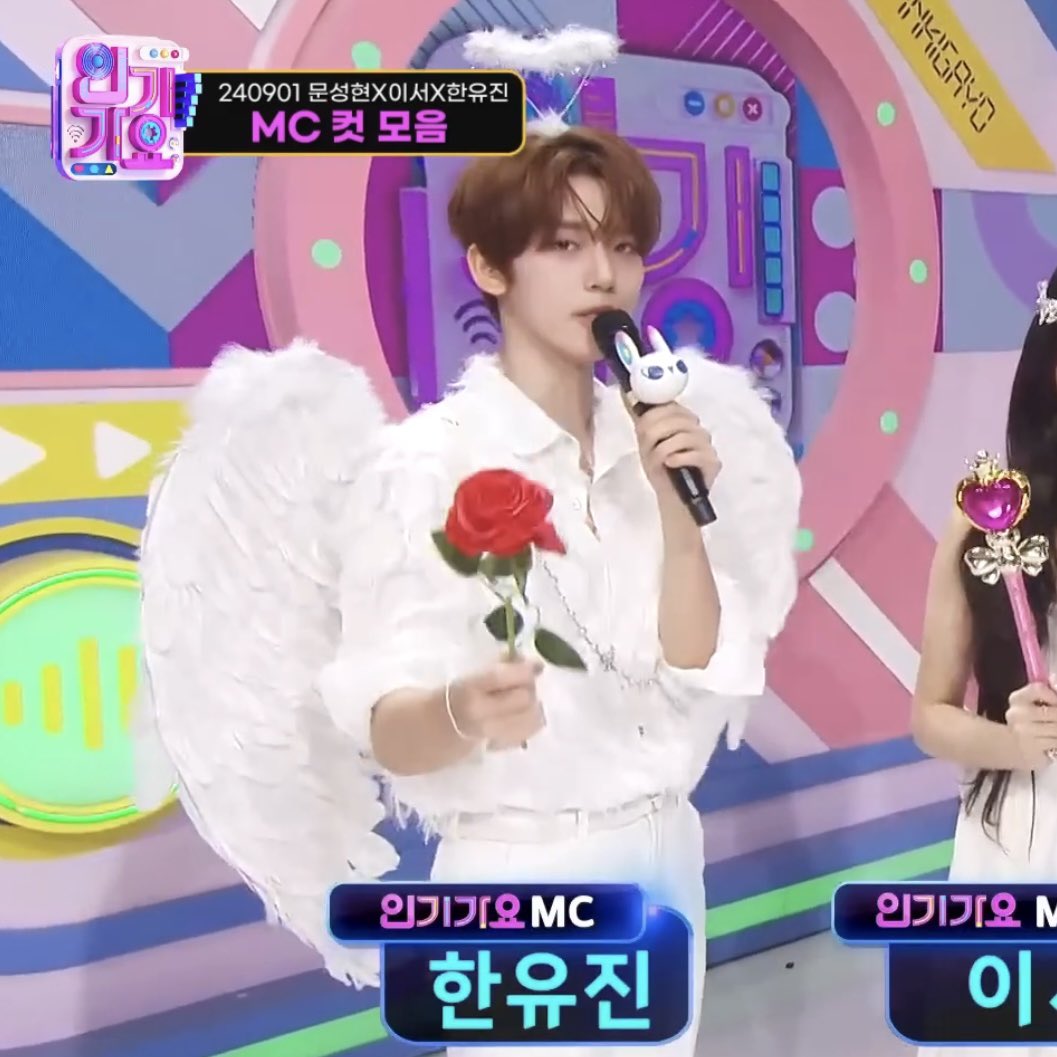 コンタクズ、MCで天使の格好して薔薇持ってるところまで一緒なんだ…泣