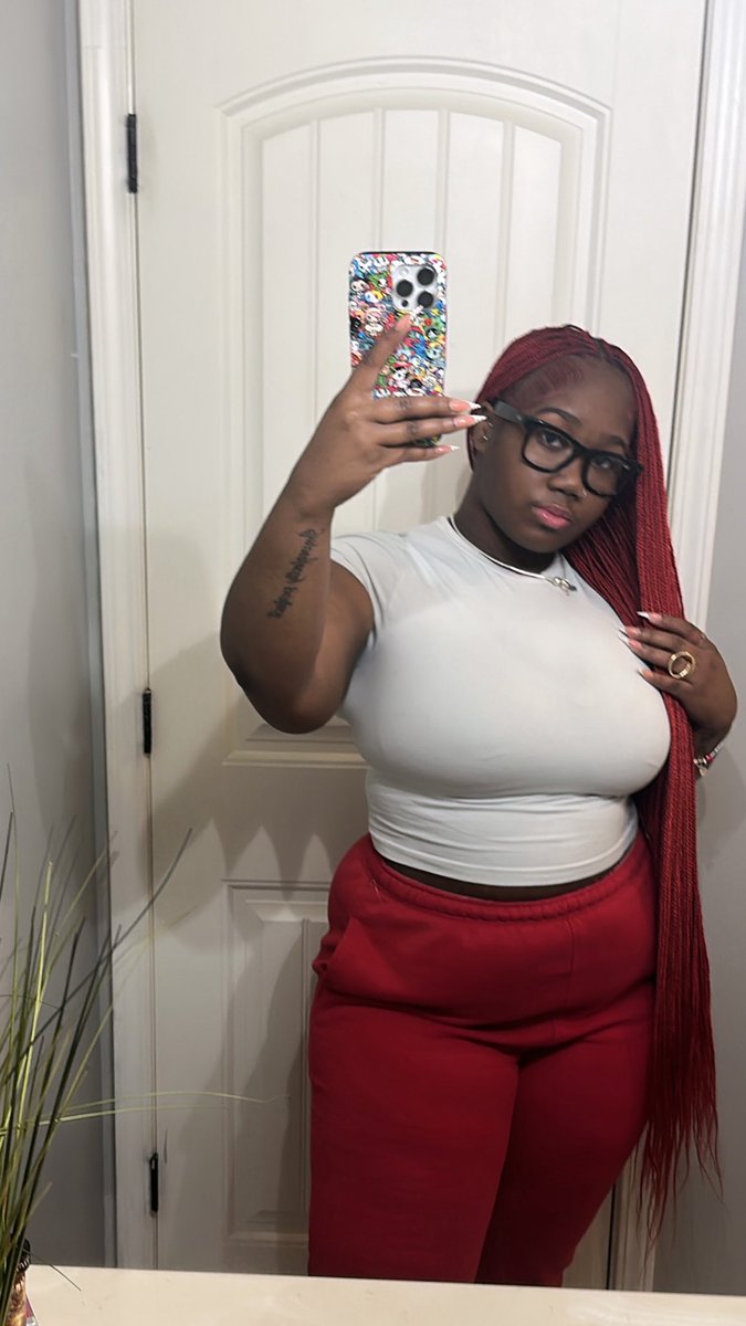idcthatssniya's tweet photo. red. https://t.co/vEr3tPyhAG