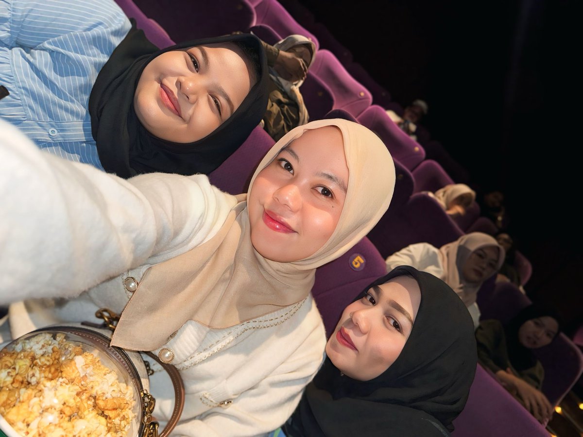 navyaddict26's tweet photo. Movie time 📽️ https://t.co/CqdKEK7ES0