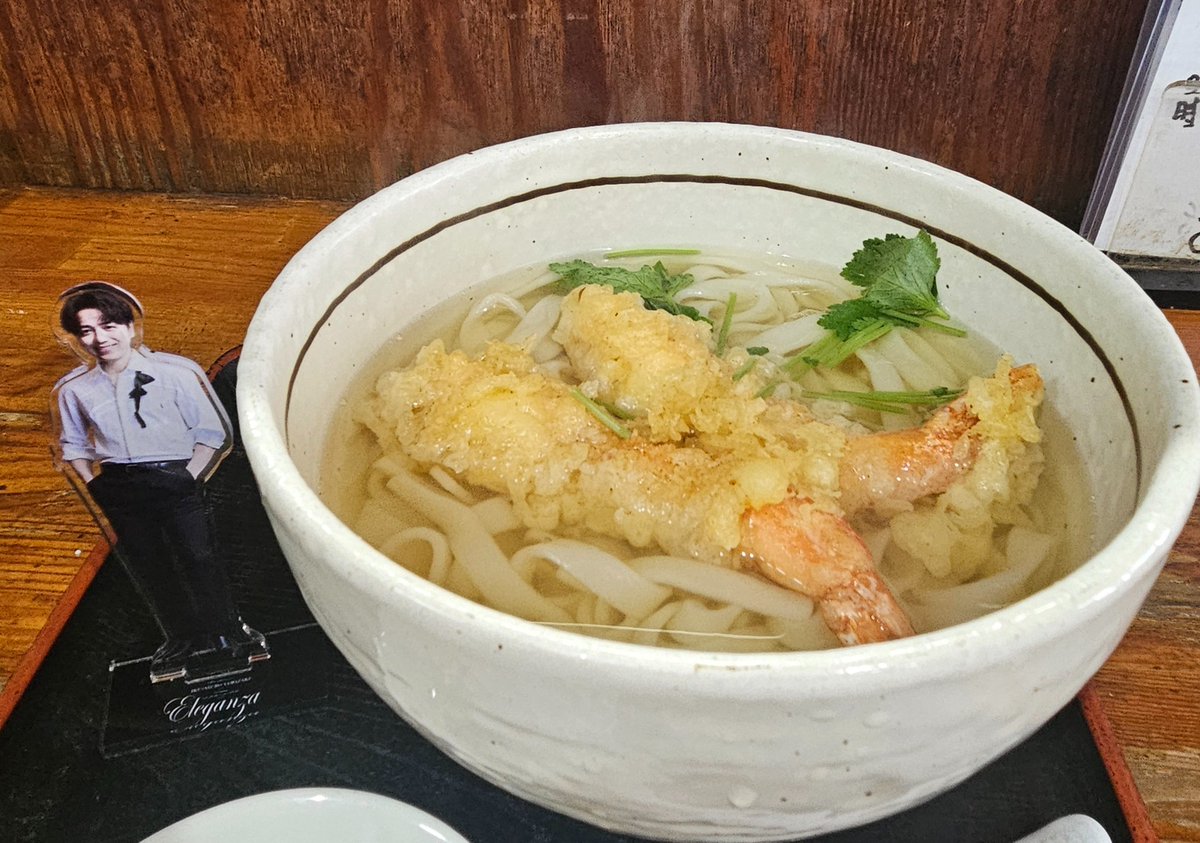 ay1936ik's tweet photo. きしめん🍜
さくら🌸
豆大福😊
今日は豆粒のようないっくんしか見れないだろうけど(席が遠い)
はじまる前から楽しい🎵

#山崎育三郎
#THISisIKU https://t.co/n6m0I5l8MZ