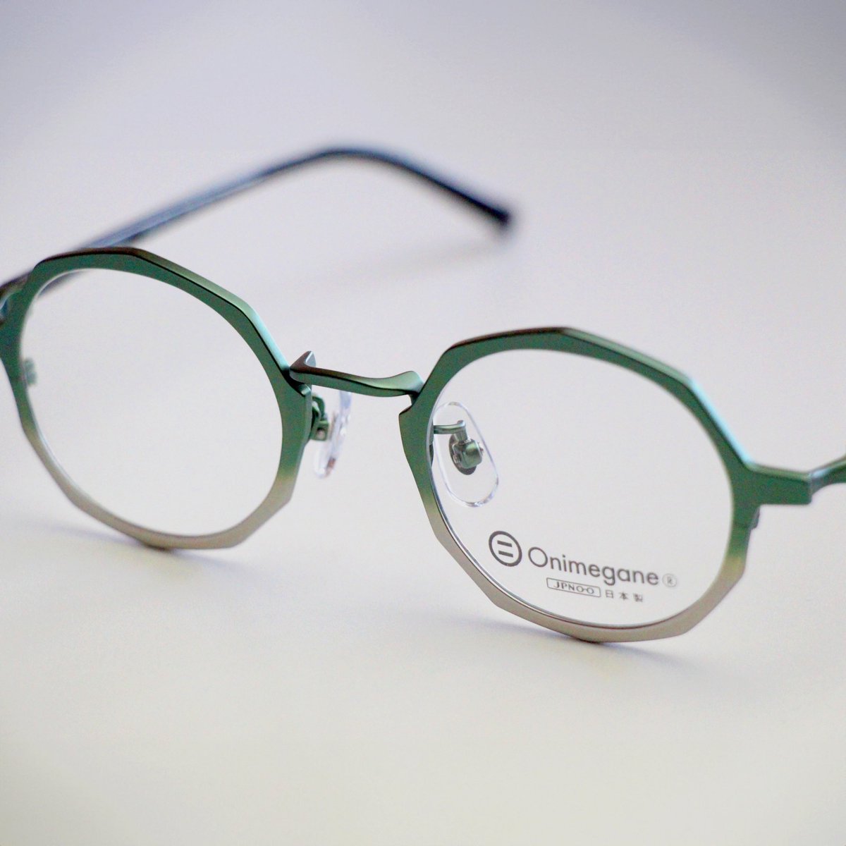 onimeganelab's tweet photo. 【最高のふつうめがね】OG-9102/8102

十角形のラウンド型。
シンプルモダンなデザインで
どんな場面でも使用できる使いやすいめがね。

フロントチタンとセル手の組み合わせで
めがねとしての機能性は高く、
シンプルな作りでお手入れもしやすいモデル。 https://t.co/EQcfuUwz9D