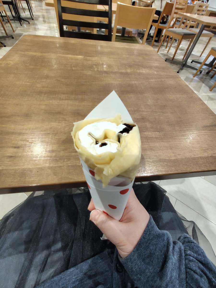 ガラガラ回したらクレープ当たった
(*´ω`*)
美味しく頂きます😋✨