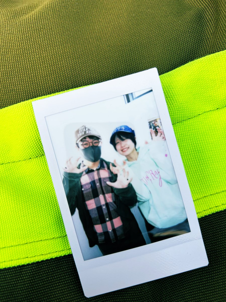 dropkick_ass's tweet photo. プレデビューはハズレたので気になるあの子に会いに。本人から正式に情報聞けてオタク歓喜😀
気になってる方もいると思いますが元怪獣さんで間違いないですよ。
PIGMONZポーズ？チェキにサインにお得な買い物に日本酒のことも伝えられて大満足。ありがとう🦖✨

#Ayana #STINGRAY #KASVE #渋谷ルデコ https://t.co/ZuOgjITxnr