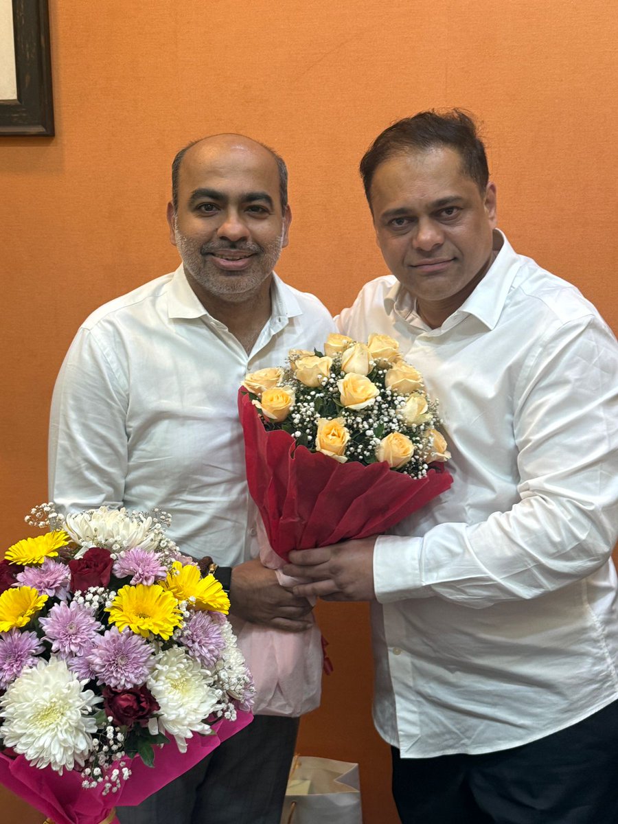 भाजपा मुंबई कार्यकारणी सदस्य म्हणून निवड झाल्यानंतर श्री. जय नागवानी यांनी माझी सदिच्छा भेट घेतली.

यावेळी त्यांना नवीन जबाबदारीसाठी मनःपूर्वक शुभेच्छा दिल्या.

#BJPMumbai #BJPParivar #Mumbai #BJP #AmeetSatamWithMumbai

<a href="/BJP4Maharashtra/">भाजपा महाराष्ट्र</a> <a href="/BJP4Mumbai/">BJP Mumbai</a> <a href="/jai_nagwani/">Jai L Nagwani 🇮🇳 (Modi ka Parivar)</a>