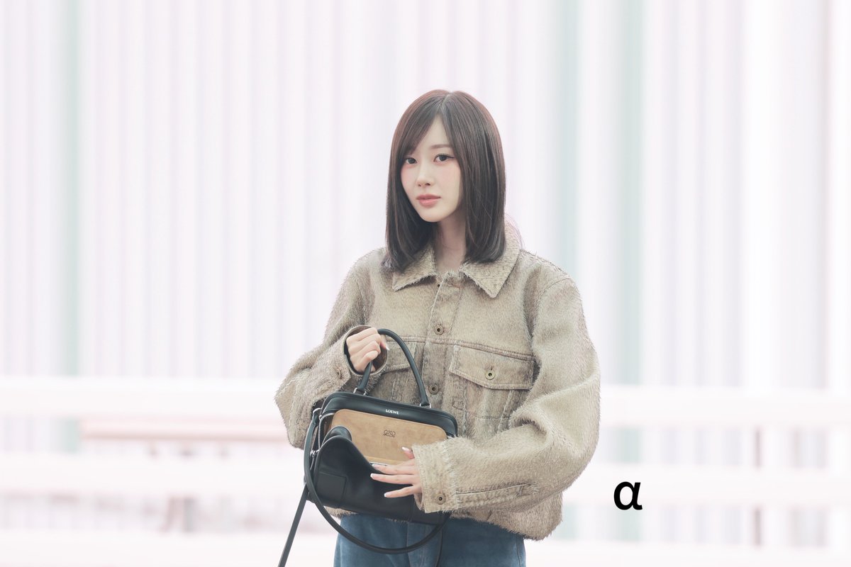 alphaAeri's tweet photo. 260305 

🥸🤓

GISELLE AT LOEWE FW26  
#GISELLExLoeweFW26  
#LOEWEFW26
#aespa #에스파 #GISELLE #지젤 https://t.co/yeAsPYWs2S