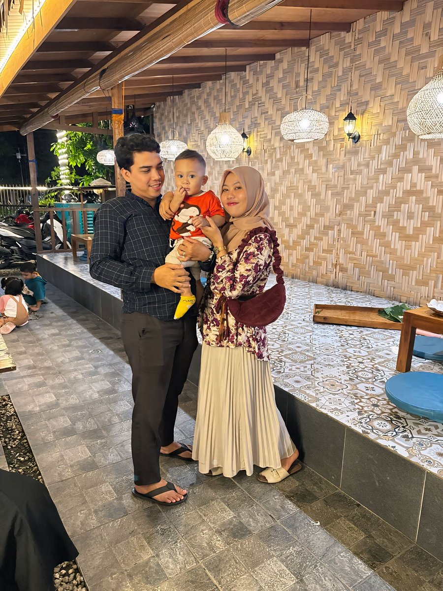 navyaddict26's tweet photo. Family time 👱🏻‍♂️👩🏻‍🦰🧕🏻👨🏻🧑🏻‍🦱👧🏻 https://t.co/XqPP3NB42n
